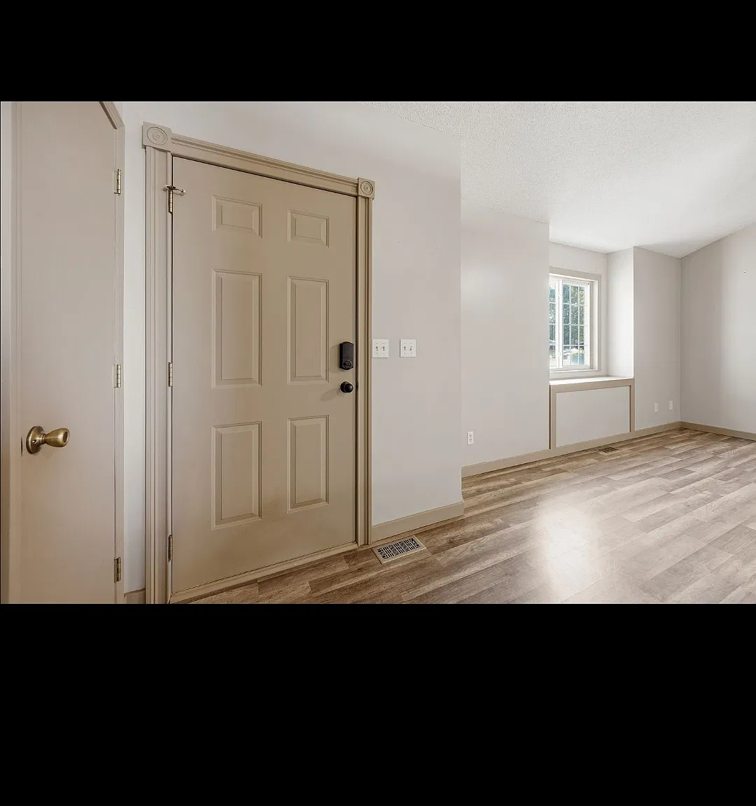3 bed, 2023 sqft, $2,100 — Photo 3
