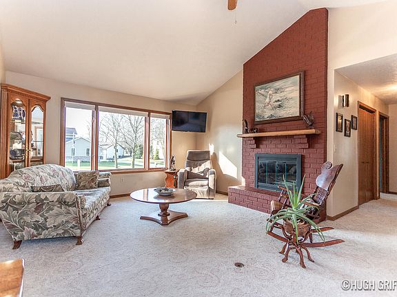 2nd image of 2204 Mission Hills Dr SE