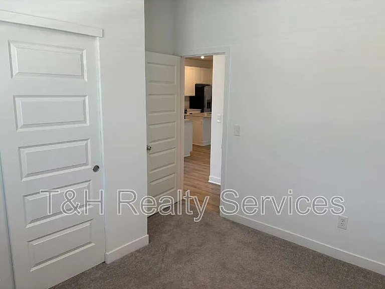 542 Jefferson St — Photo 20