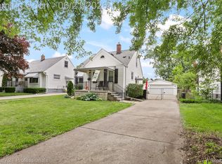 115 Gargantua Ave, Clawson, MI 48017