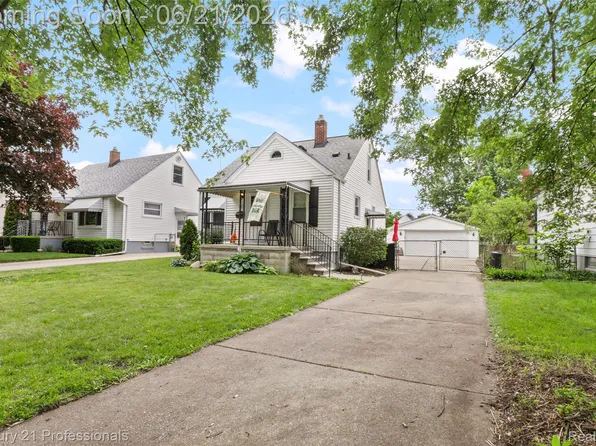 115 Gargantua Ave, Clawson, MI 48017