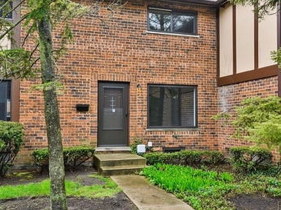 2nd image of 18W201 Kirkland Ln