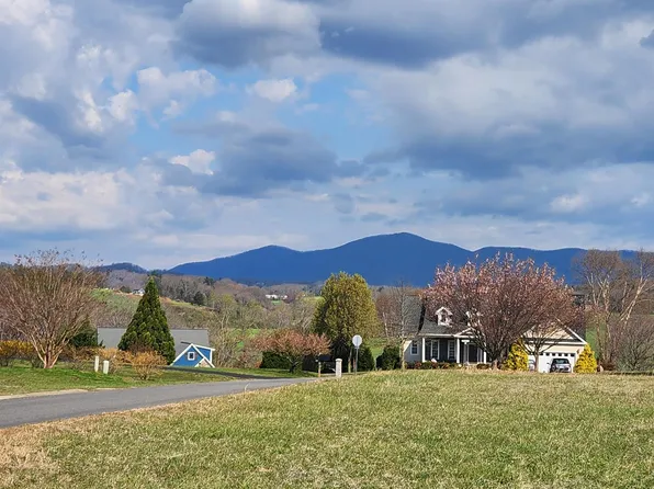 3 Callaway Rd, Rocky Mount, VA 24151