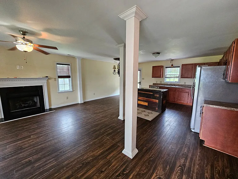 307 Big Tree Ln — Photo 3