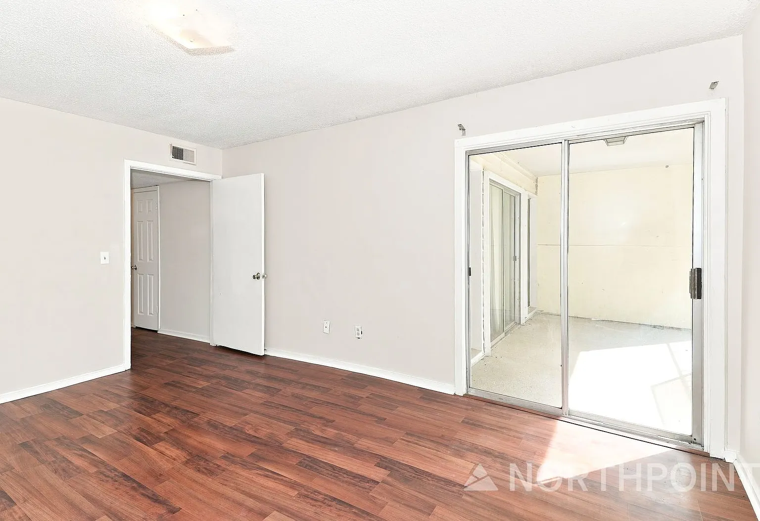 Charming 2BR 1BA Apartment w/ On-Site Parking near Downtown Columbia, SC — Photo 4