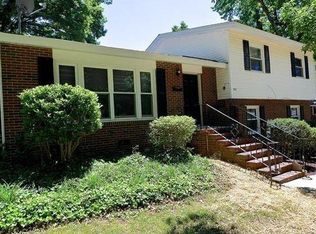 910 Log Cabin Rd, Charlotte, NC 28213