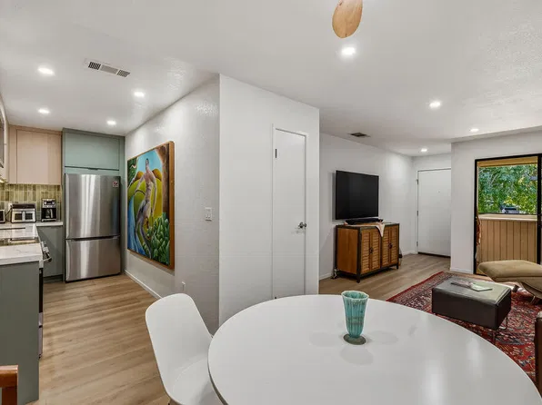 675 N Los Felices Cir #215, Palm Springs, CA 92262