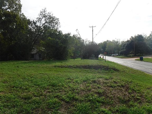 4th image of 524 Old McDade Rd