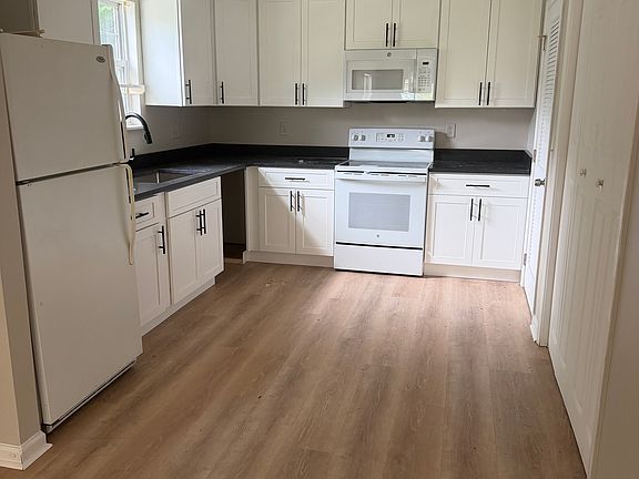 2nd image of 3909 Selma Ave