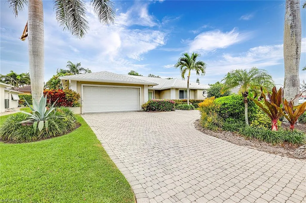 4 bed, 3.0 bath, 2693 sqft, $23,000 — Photo 2