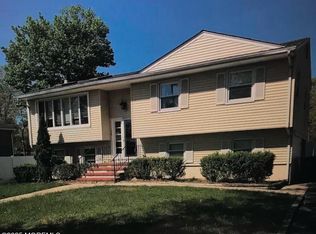 190 Whalepond Rd, Eatontown, NJ 07724