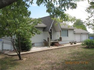 101 Smiley Rd, Tonganoxie, KS 66086