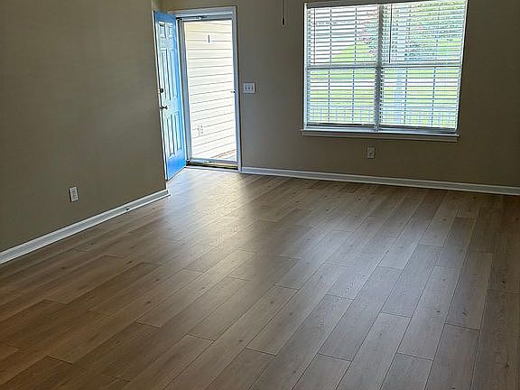 3rd image of 205 Longshadow Dr