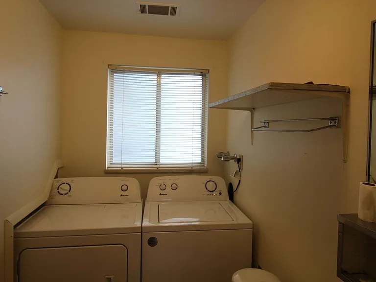 220 Clover Ln — Photo 16