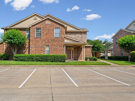 3rd image of 2204 Canterbury Park Dr