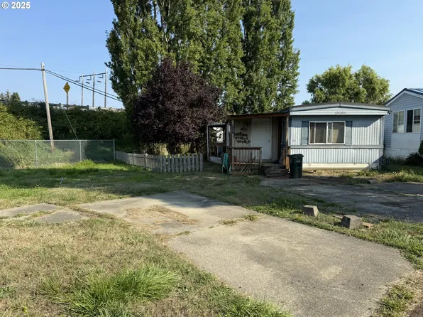 1000 N 8th St Space 27, Reedsport, OR 97467