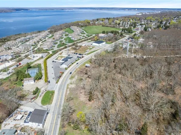 994 Main Rd, Tiverton, RI 02878
