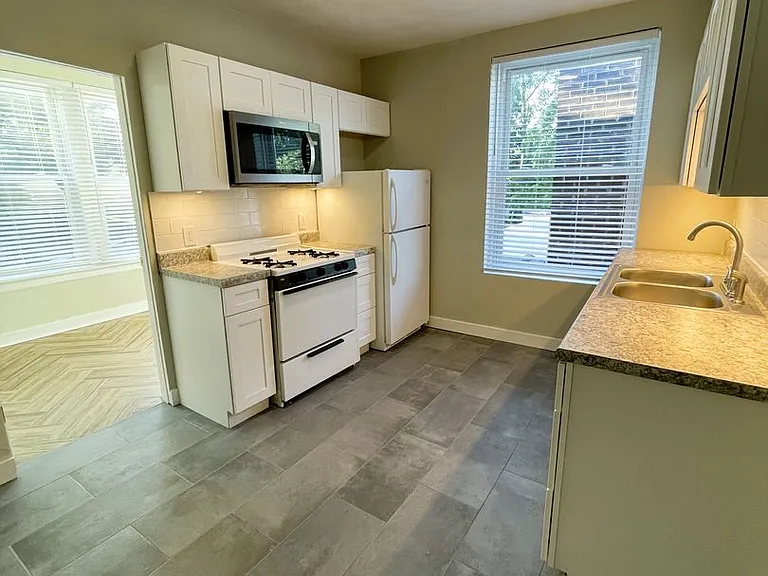 3224 Portis Ave — Photo 5