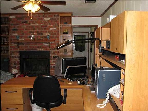 4th image of 3905 Bayou Blvd