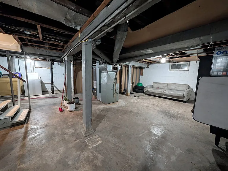 2338 Iowa St — Photo 7
