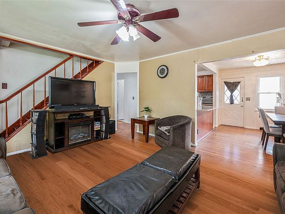 3rd image of 108 Rossiter Ave