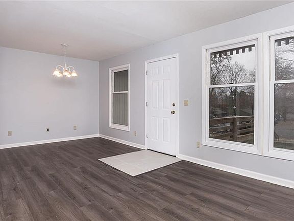 2nd image of 5 Nantucket Dr