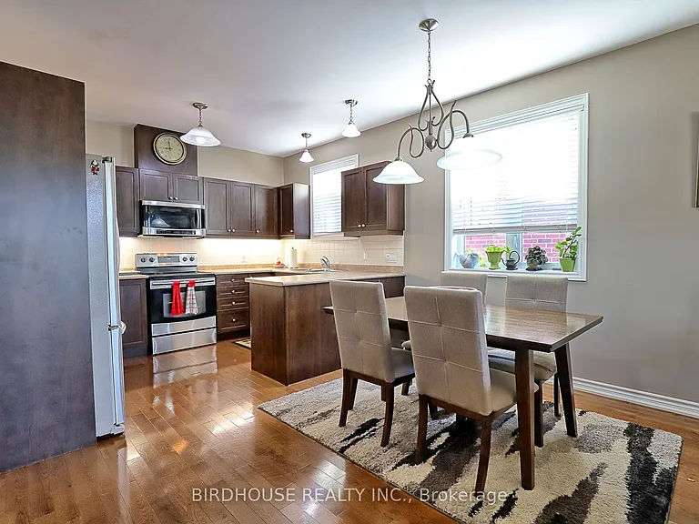 21 Ellis Cres — Photo 5