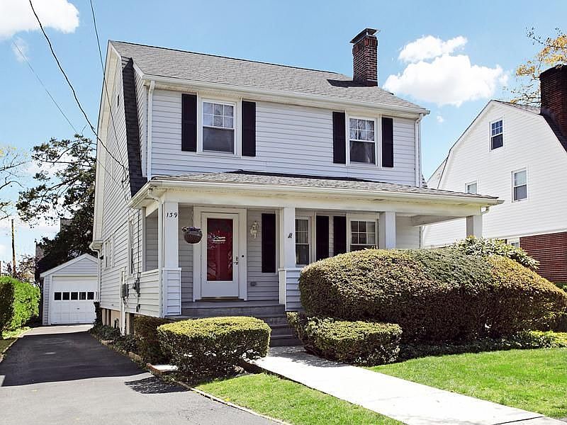 Charming Colonial in Desirable Location
