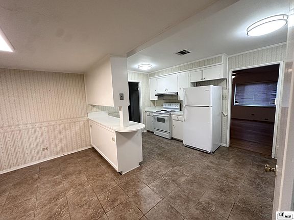 4th image of 519 Foster St