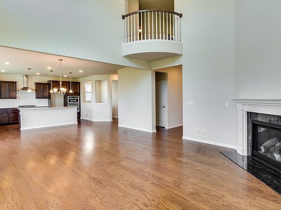 3rd image of 17 Palisades Blvd