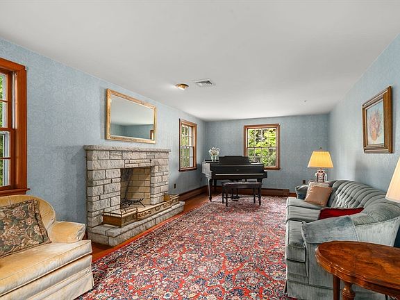 5th image of 40 Cape Cod Ln