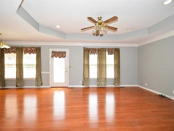 4th image of 2315 Valley Grove Dr