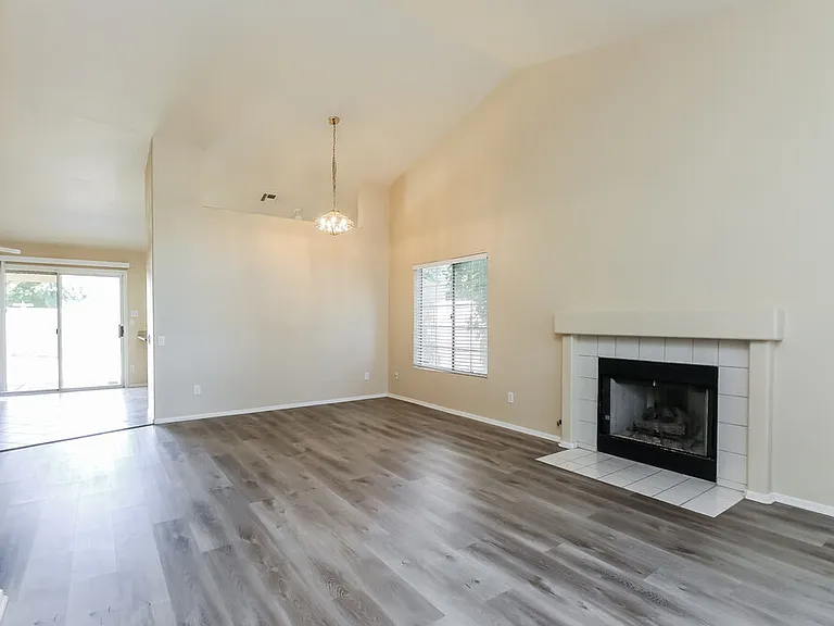 1130 N Meadows Dr — Photo 6