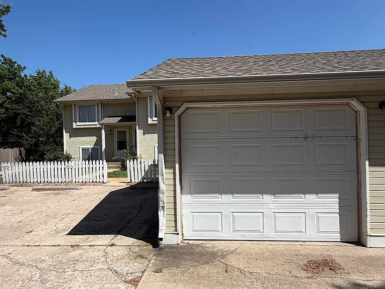 5480 S Gold St #100 — Photo 2