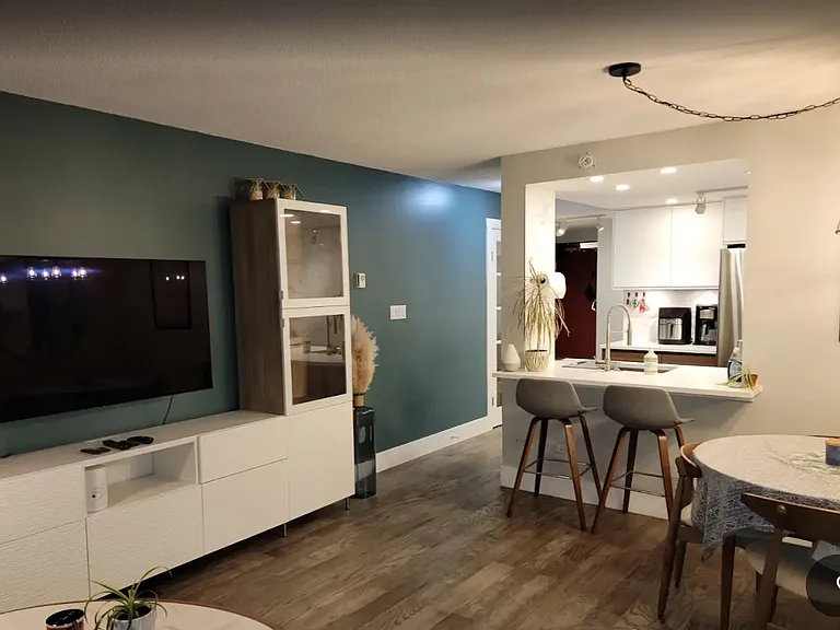 1200 Georgia St W #3 — Photo 5