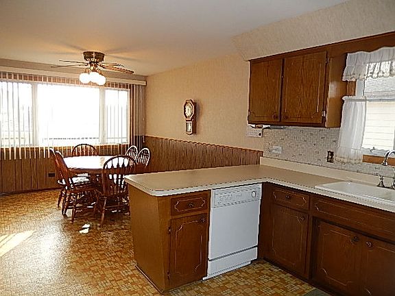 4th image of 10521 S 81st Ave