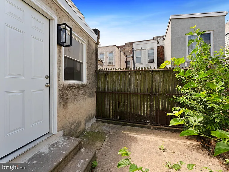 3010 Emerald St — Photo 16
