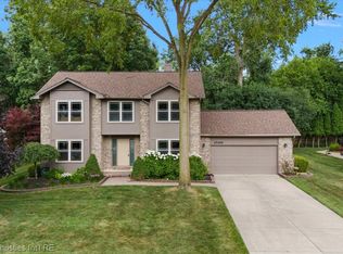 25426 Lindenwood Ln, Southfield, MI 48033