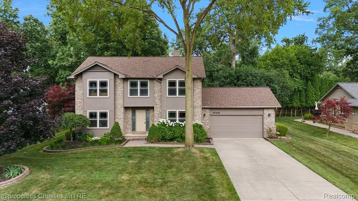25426 Lindenwood Ln photo 1