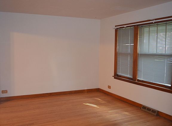 4th image of 11020 S Avenue O