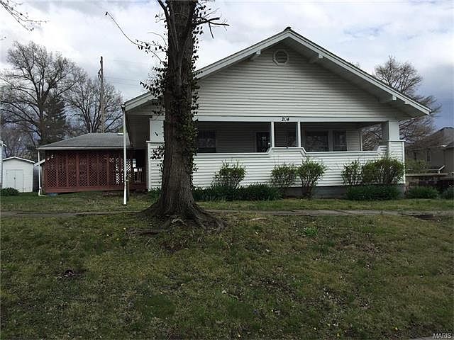 1st image of 204 N 1st St