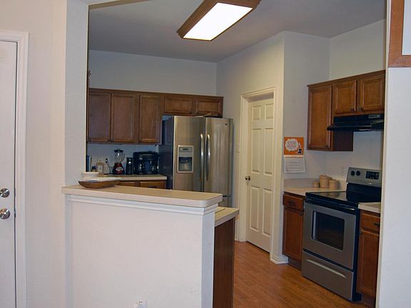 4th image of 1309 Portsmouth Dr