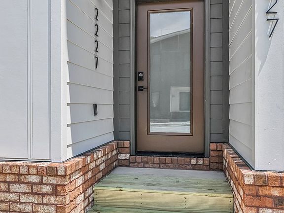 4th image of 2227 Bailey Ave