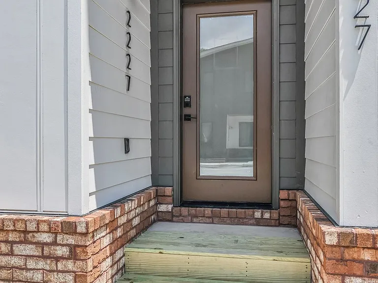 2227 Bailey Ave — Photo 4