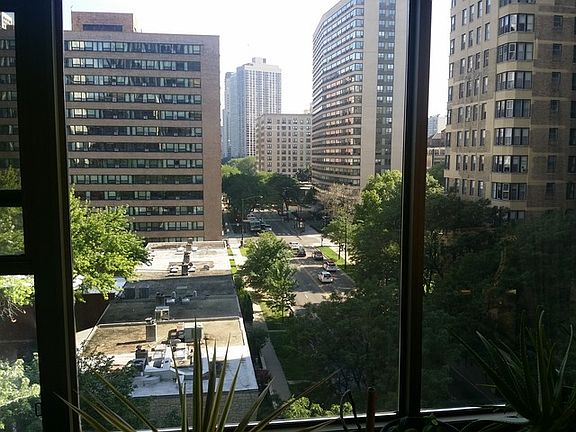 4th image of 360 W Wellington Ave APT 7B