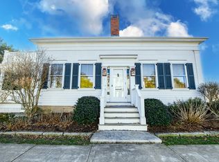 7 North St, Mattapoisett, MA 02739