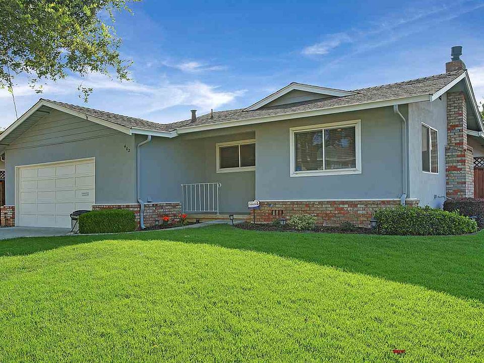1st image of 402 Tamarack Dr