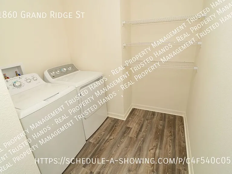 1860 Grand Rdg — Photo 17