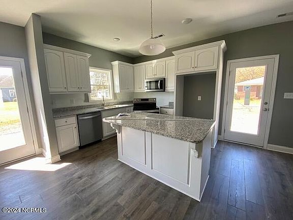 5th image of 304 E South Street