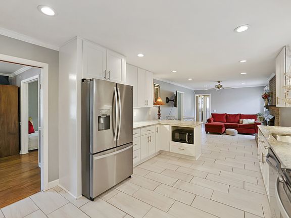 3rd image of 678 Brewer Dr